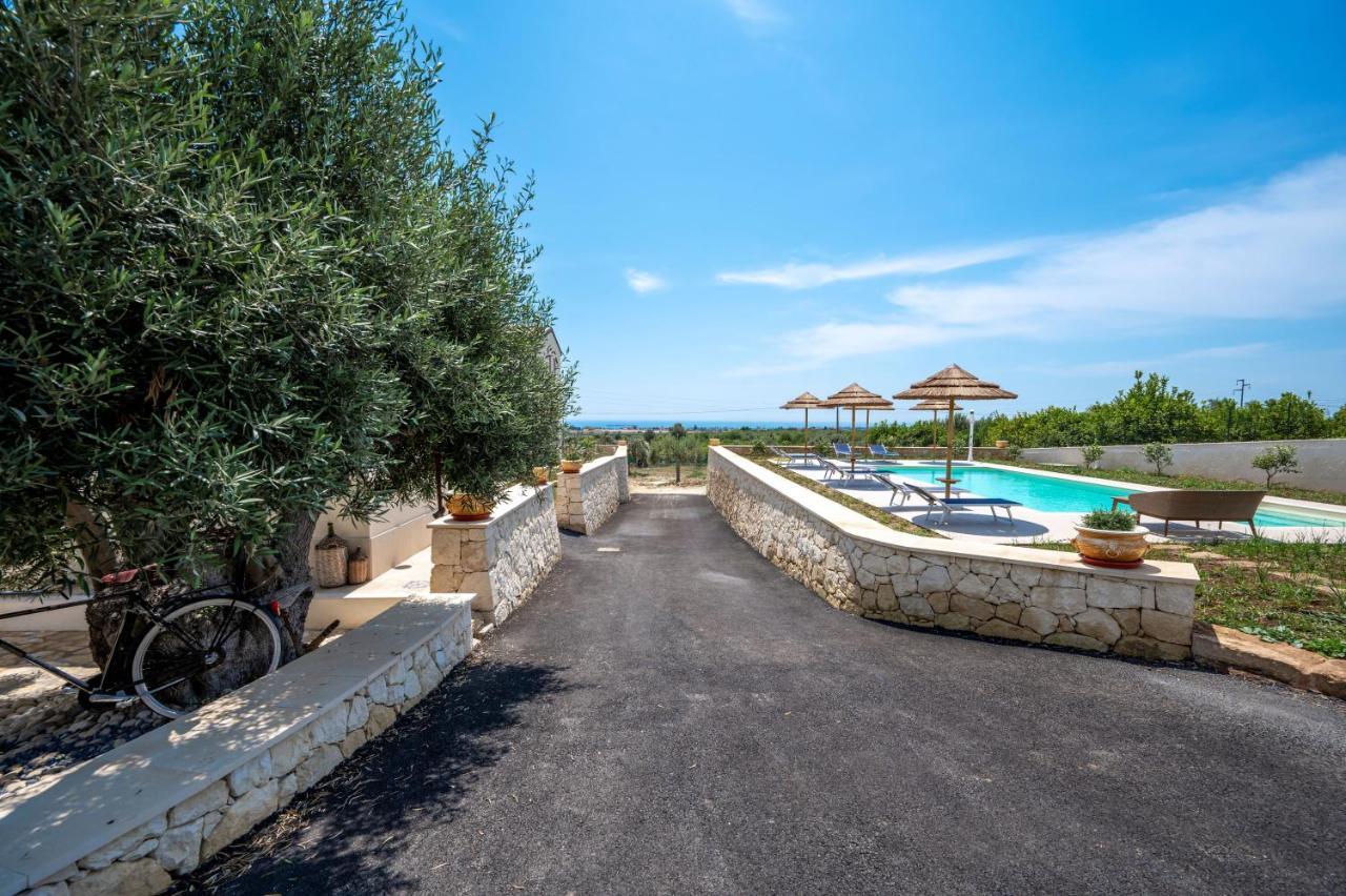 Villa Carmiano Luxury Bedrooms In Avola In The Province Of Syracuse With Spa And Swimming Pool And Wonderful Seaview Exterior foto