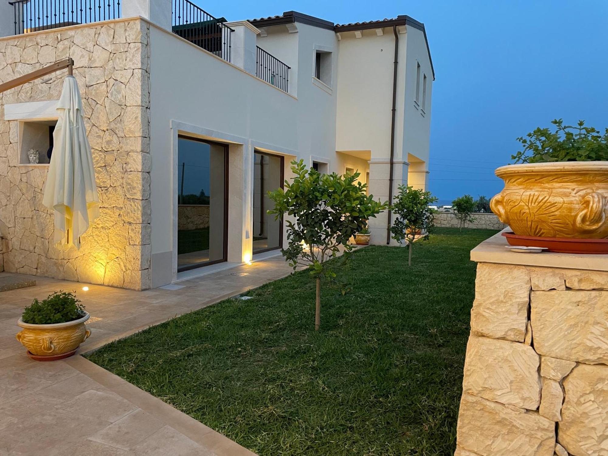 Villa Carmiano Luxury Bedrooms In Avola In The Province Of Syracuse With Spa And Swimming Pool And Wonderful Seaview Exterior foto